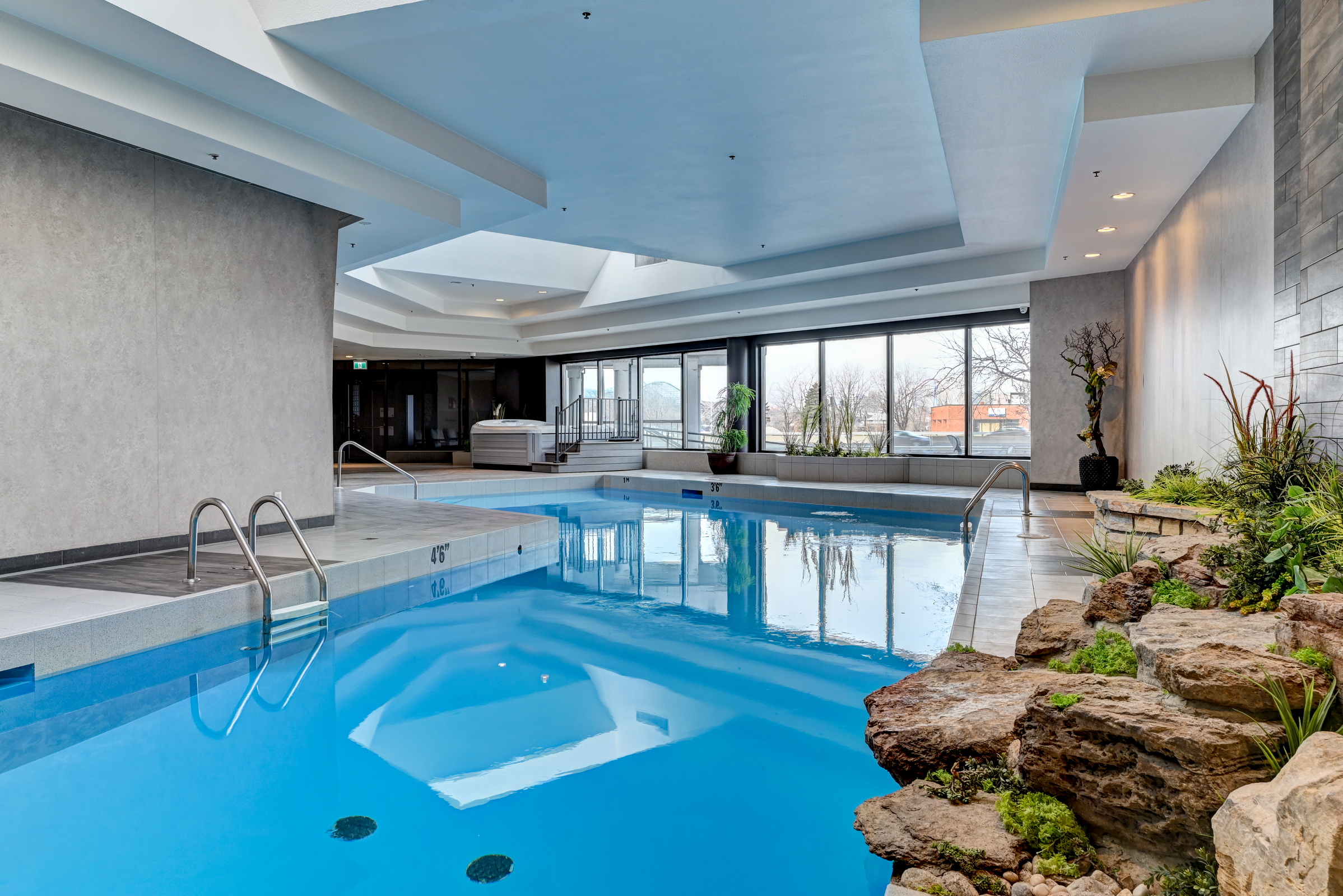 Piscine et jacuzzi intérieur